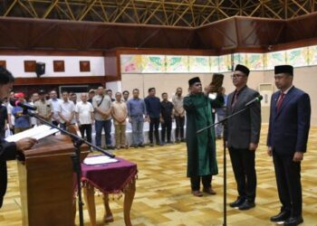 Mualem Lantik Tiga Kepala SKPA, Tekankan Percepatan Kinerja dan Serapan Anggaran