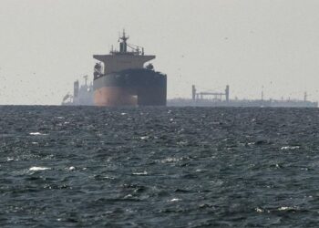 Lampu Hijau Iran: Kapal Asing Mulai Ramai Melintasi Selat Hormuz