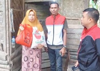 Ketua DPC PDIP Aceh Utara Sambangi Janda Miskin di Rumah Tak Layak Huni