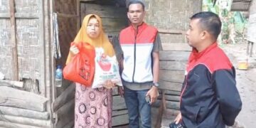 Ketua DPC PDIP Aceh Utara Sambangi Janda Miskin di Rumah Tak Layak Huni