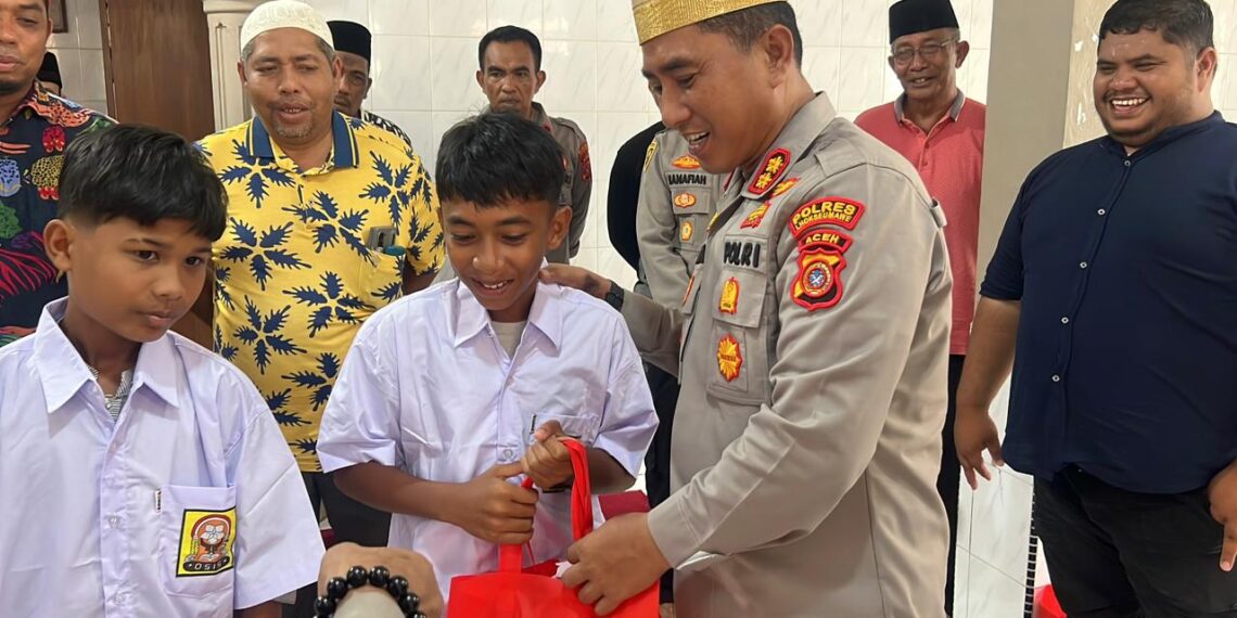 Jelang Idul Adha, Kapolres Lhokseumawe Santuni Anak Yatim di Pusong Lama