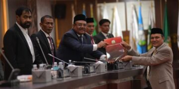 Gubernur Aceh Hadiri Paripurna DPRA Penyampaian Rekomendasi LKPJ 2025