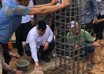 Bupati Aceh Utara Letakkan Batu Pertama Pembangunan Masjid Babul Falah di Kuta Makmur