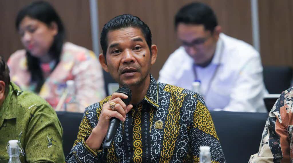 Gunakan Uang Pribadi, Senator Azhari Cage Pulangkan Jenazah Warga Bireuen dari Bekasi ke Aceh