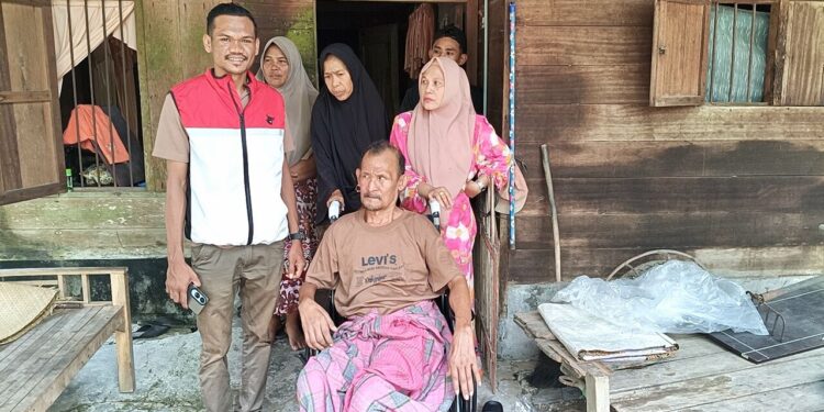 Komitmen Nyata, DPD PDI Perjuangan Aceh Realisasikan Bantuan Kursi Roda untuk Keluarga Munir