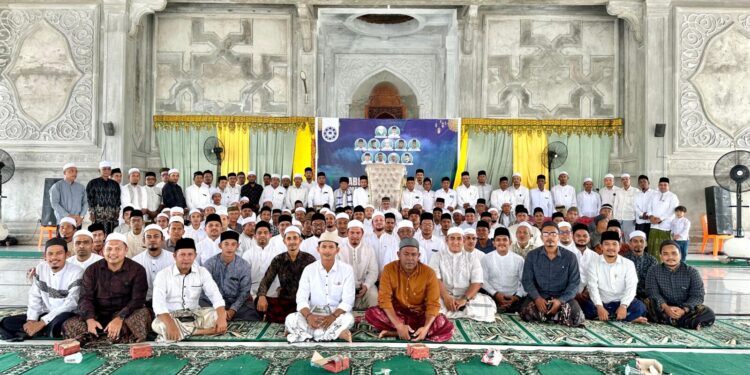 Waled Jalaluddin Resmi Nakhodai Alumni MUDI Aceh Utara, Dilantik Syekh Abu Mudi