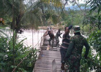 Kodim 0108/Agara Rehabilitasi Jembatan Gantung Penghubung Dua Desa di Kecamatan Ketambe, Aceh Tenggara