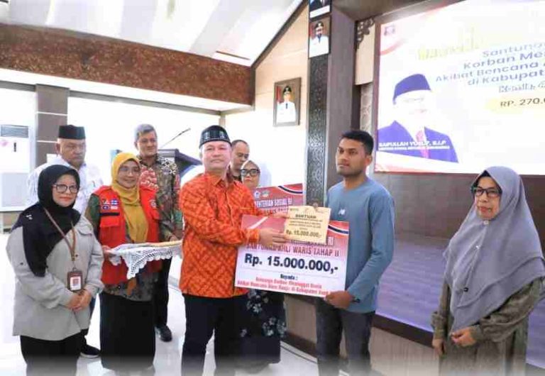 Bupati Ayahwa Serahkan Santunan Rp 270 Juta untuk Ahli Waris Korban Banjir Aceh Utara