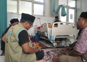 Bentuk Kepedulian, Jama’ah Top Ranup Kunjungi Salah Satu Jama’ah yang Dirawat di RSUD Cut Mutia