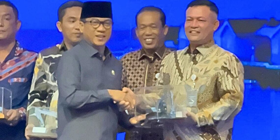 Bupati Aceh Utara Terima Bantuan Ekskavator dari KKP untuk Pulihkan Infrastruktur Perikanan