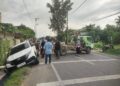 Mobil Terperosok ke Parit di Mon Geudong, Polisi Sigap Atur Arus Lalu Lintas