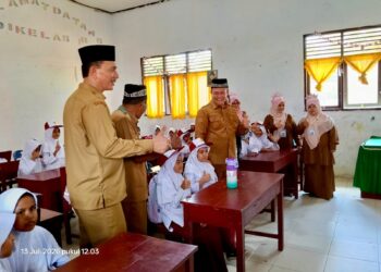 Tinjau SMPN 1 Matangkuli, Bupati Ayah Wa Sosialisasikan Kebijakan Pemisahan Ruang Kelas