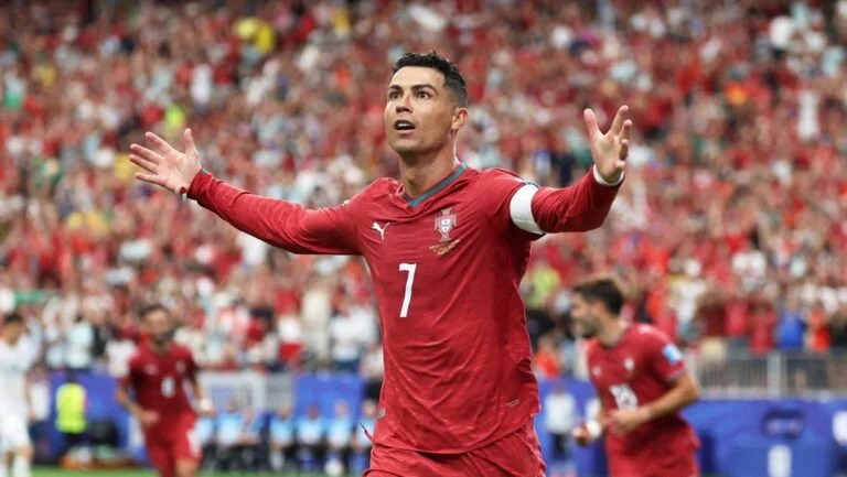 Di Balik Lapangan Hijau: Menelusuri Nilai-Nilai Positif dari Sosok Cristiano Ronaldo
