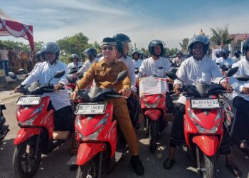 Bupati Ayahwa Resmi Serahkan 852 Unit Sepeda Motor Operasional untuk Imum Gampong Senilai Rp17 Miliar
