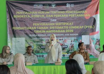 Kantor Pertanahan Kabupaten Madiun Serahkan 100 Sertipikat PTSL kepada Masyarakat Desa Winong