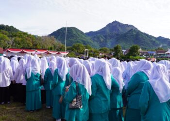 Mahasiswa STIKes PNAD Ikuti Upacara HUT Kemerdekaan RI di Kecamatan Wih Pesam