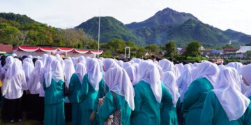 Mahasiswa STIKes PNAD Ikuti Upacara HUT Kemerdekaan RI di Kecamatan Wih Pesam