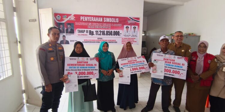 Peduli Korban Banjir, Kapolsek dan Camat Samudera Kawal Penyaluran Bantuan