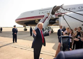 Ancaman Rudal Picu Pergantian Pesawat Rahasia Trump