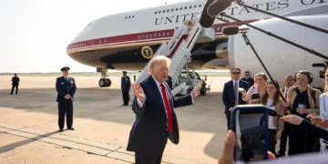 Ancaman Rudal Picu Pergantian Pesawat Rahasia Trump