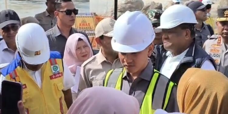 Jeritan Korban Banjir Bireuen di Depan Wapres: “Perabot Habis, Bantuan Belum Kami Terima”