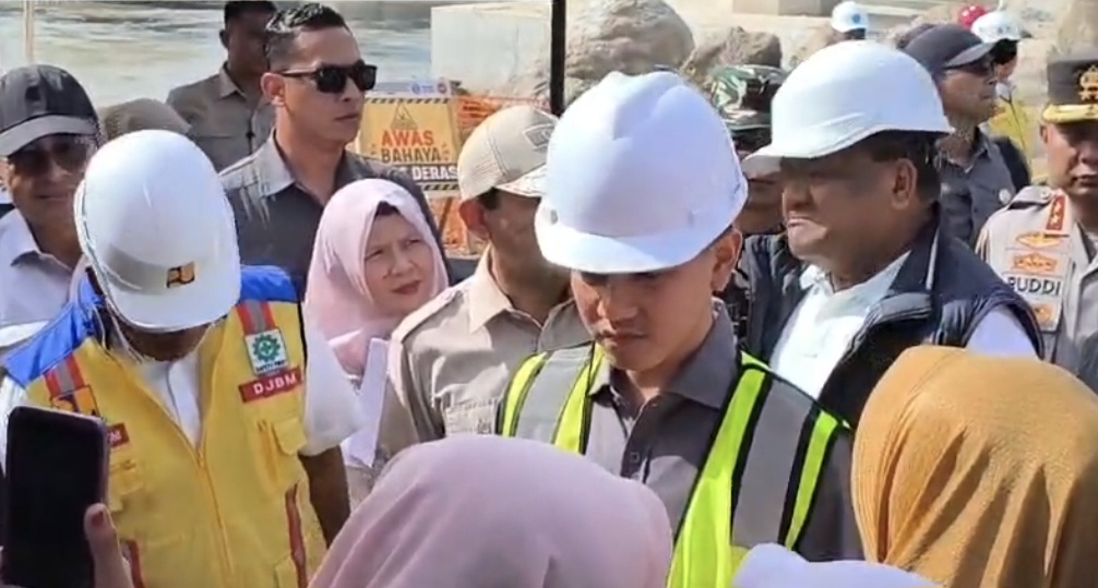 Jeritan Korban Banjir Bireuen di Depan Wapres: “Perabot Habis, Bantuan Belum Kami Terima”