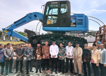 Wakil Bupati Aceh Utara Terima Bantuan Ekskavator dari KKP untuk Pemulihan Tambak Warga