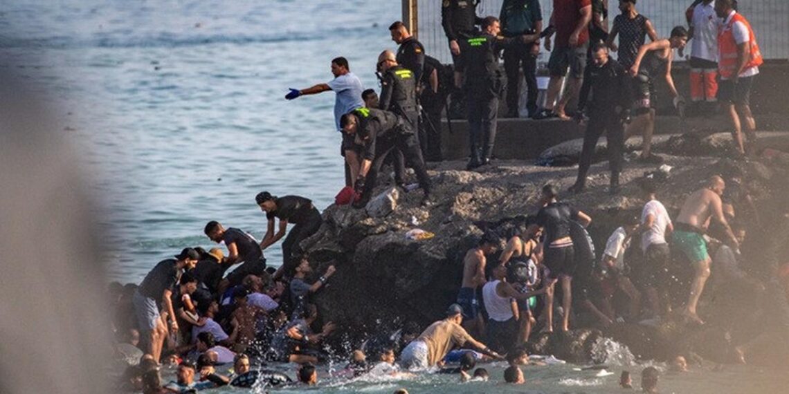 Krisis Migran Ceuta: Ribuan Orang Masih Tertahan, Spanyol Kewalahan