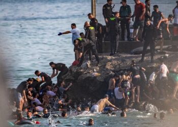 Krisis Migran Ceuta: Ribuan Orang Masih Tertahan, Spanyol Kewalahan