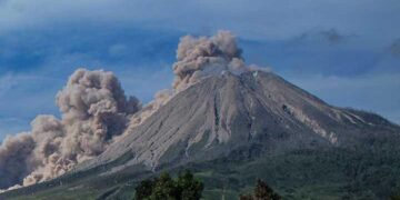 Aktivitas Gunung Sinabung Meningkat, Abu Vulkanik Membubung 3,5 Kilometer