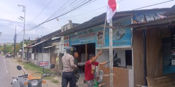 Polsek Banda Sakti Bersama Koramil 16 Ajak Warga Kibarkan Merah Putih Jelang HUT ke-81 RI