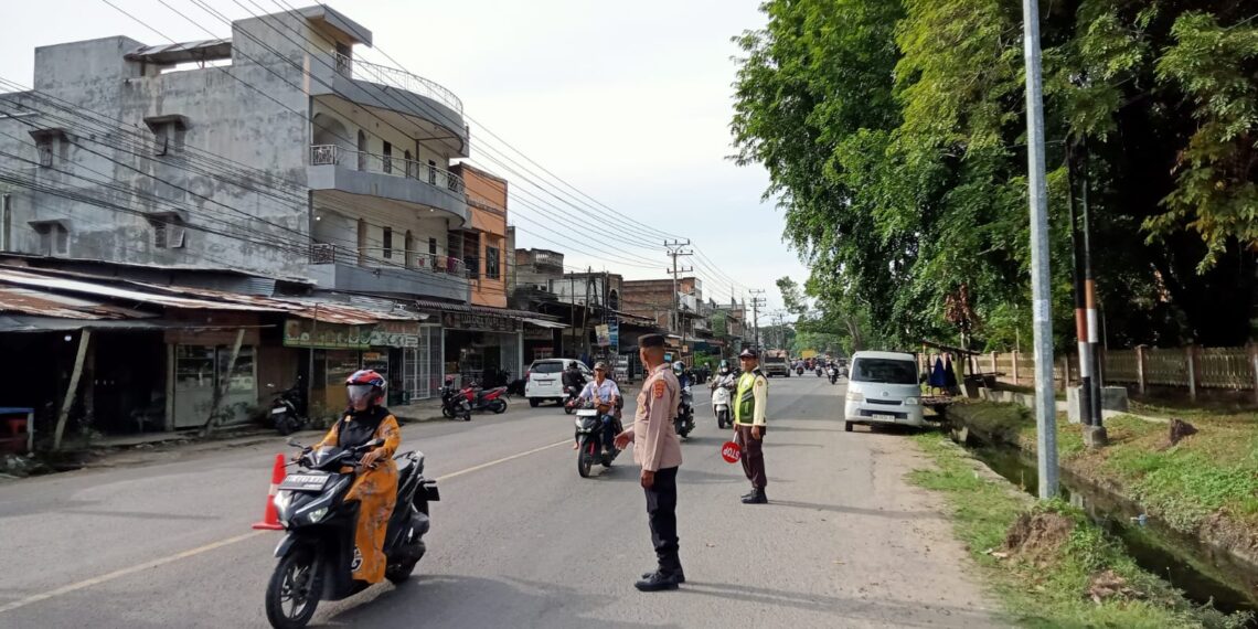 Cegah Kemacetan, Polsek Blang Mangat Intensifkan Strong Point di Jalur Medan-Banda Aceh