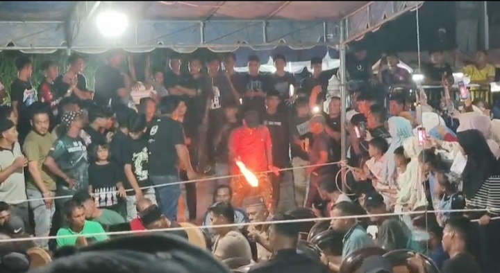 Atraksi Top Saboh dan Rapa’i Hebohkan Warga di Gampong Paloh Batee Lhokseumawe