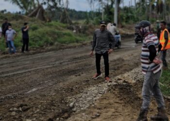 Wabup Aceh Utara Kawal Perbaikan Darurat Jalan Sawang Lewat Gotong Royong