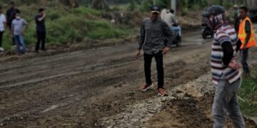 Wabup Aceh Utara Kawal Perbaikan Darurat Jalan Sawang Lewat Gotong Royong