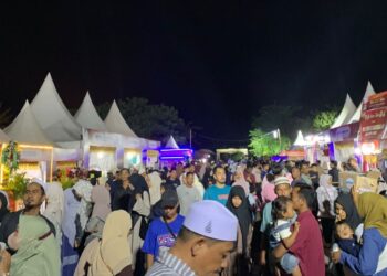 Bupati Ayah Wa Singgah di Stand Lapang, Malam Kedua Milad Samudera Pasai Dipadati Pengunjung