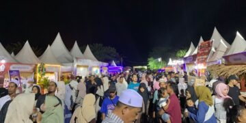 Bupati Ayah Wa Singgah di Stand Lapang, Malam Kedua Milad Samudera Pasai Dipadati Pengunjung