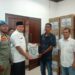 Mewakili Bupati, Dr Fauzan Serahkan 1.500 Paket Jadup untuk Warga Huntara Langkahan