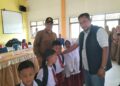 Ketua DPRK Aceh Utara Arafat Ali Salurkan Bantuan Perlengkapan Sekolah ke 20 SD di Kuta Makmur, Bantu Pemulihan Pasca Banjir