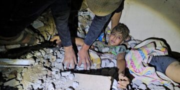 Bangunan 7 Lantai Ambruk di Gaza, 20 Orang Tewas dan Hampir 100 Masih Tertimbun