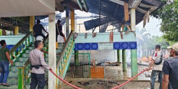 Polisi Gerak Cepat Datangi Lokasi Kebakaran Meunasah di Desa Buket