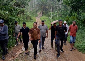Wabup Aceh Utara Tarmizi Panyang Turun Langsung Cek Jalan Rusak di Nisam Antara