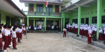 Wakapolres Lampung Selatan Jadi Irup di MIS Darul Amanah, Sampaikan Amanat Kapolres tentang Bahaya Bullying