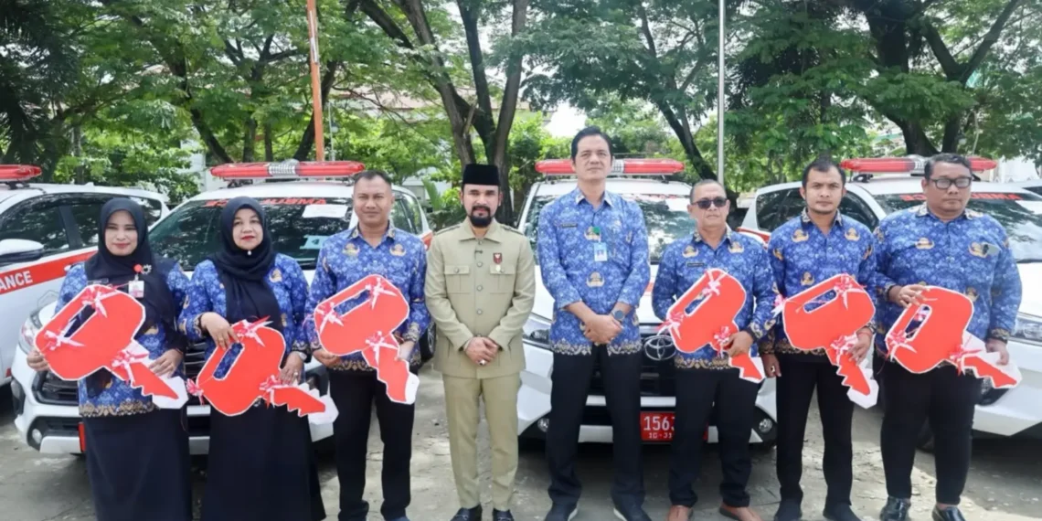 Bupati Al-Farlaky Serahkan 6 Ambulance Untuk Puskesmas