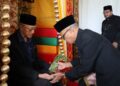 Katibul Wali Sambut Kepulangan Wali Nanggroe dengan Prosesi Peusijuek