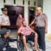Dr Ahzan Kapolres Lhokseumawe Bantu Kursi Roda dan Sembako untuk Warga Lumpuh di Kuta Makmur