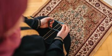 Seusai Sholat, Jangan Langsung Pergi! Sudahkah Kita Benar-Benar Mengingat Allah?