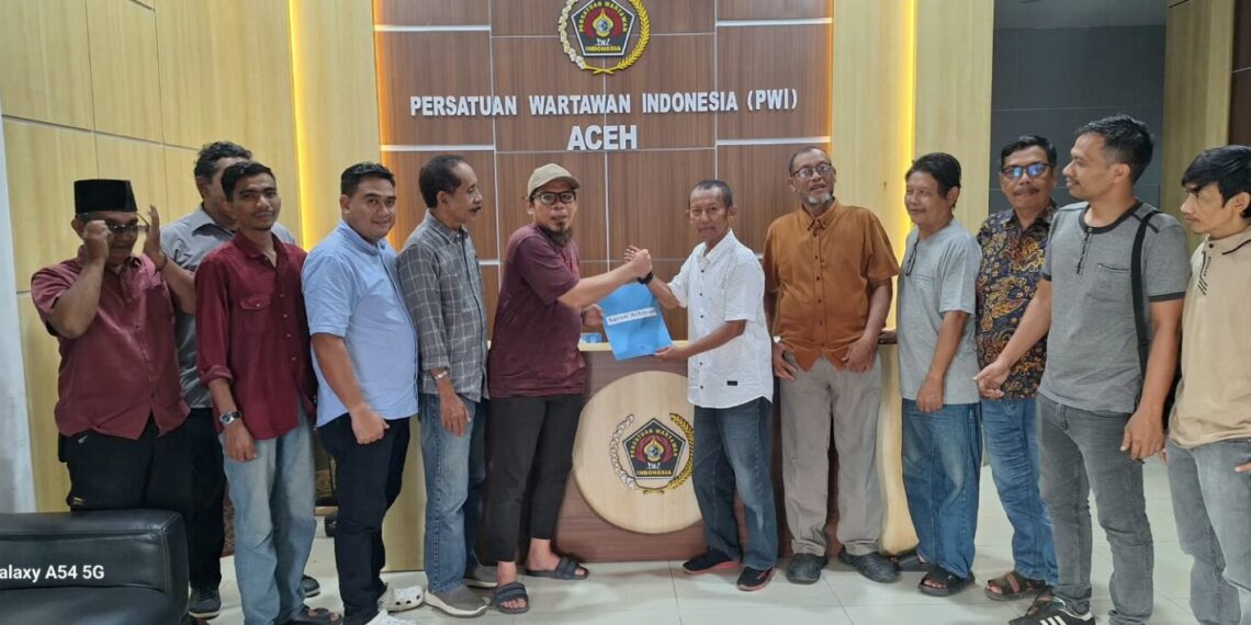Sayuti Achmad Ambil Formulir Bakal Calon Ketua PWI Aceh 2026-2031