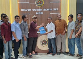 Sayuti Achmad Ambil Formulir Bakal Calon Ketua PWI Aceh 2026-2031