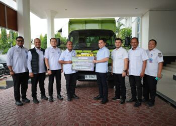 Wujudkan Lingkungan Bersih, PIM Dukung 1 unit Armada Truk Pengangkut Sampah kepada Pemerintah Kota Lhokseumawe
